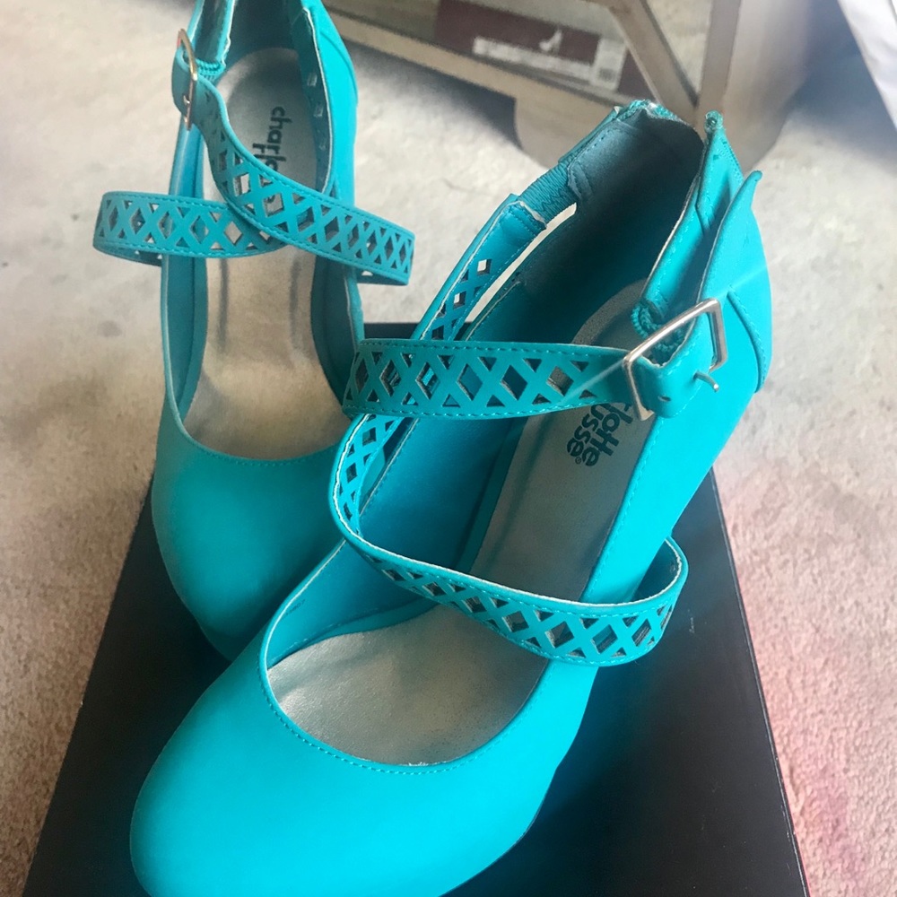 Heels - Picture 2 of 3